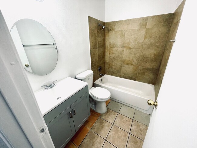 Building Photo - 3351 Brussels St