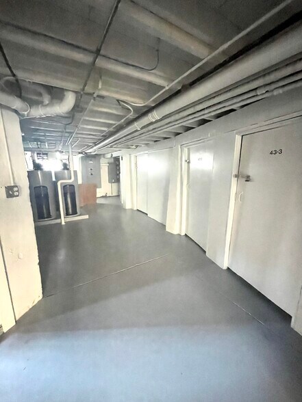 Building Photo - 2539 W Iowa St