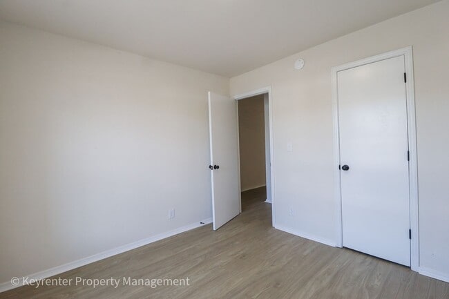 Building Photo - E 31st Ct Duplex