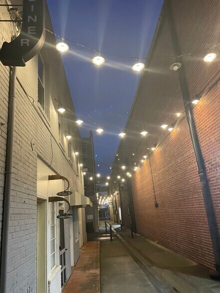 Well lit alley - 14 Bank St