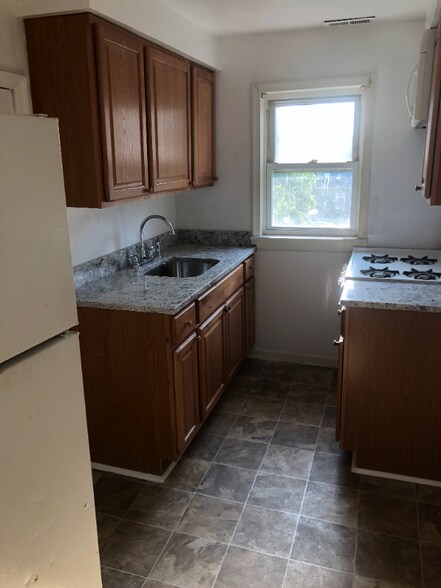 Building Photo - 4101 Fernhill Ave