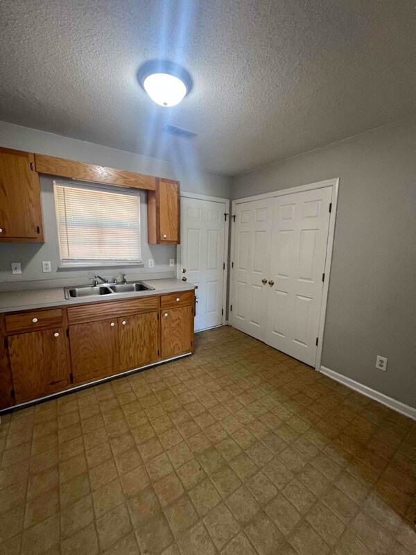 Building Photo - 317 Caswell St