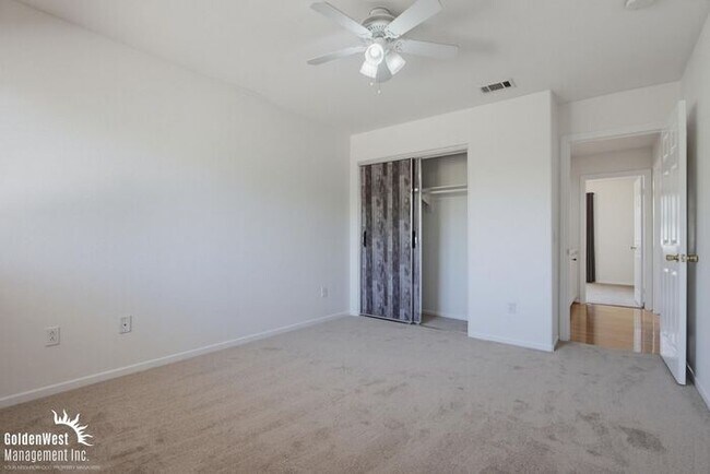 Building Photo - Bright & Spacious 4Bdm and 3Ba Home in Escondido!