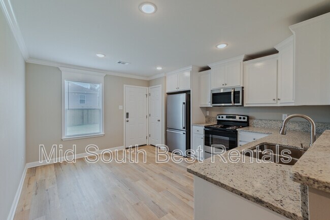 Building Photo - 829 Pine Tree Rd