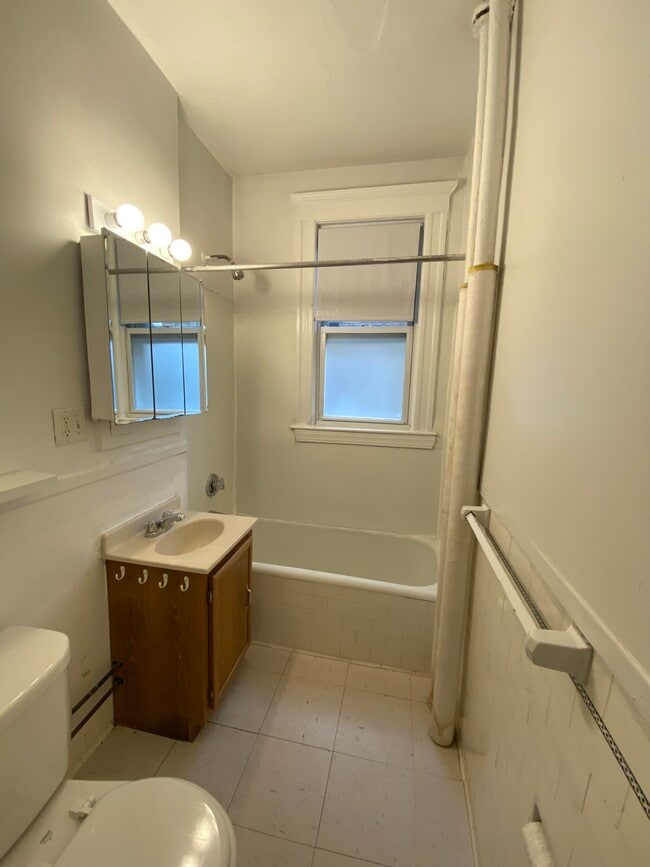 Primary Photo - 1634 Commonwealth Ave