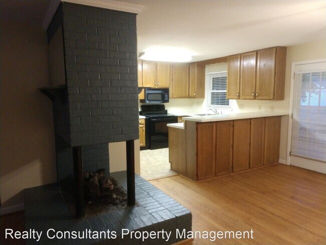 Building Photo - 4 br, 2 bath House - 1701 Elkhart Drive