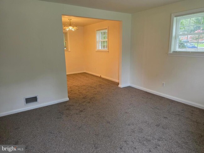 Building Photo - 4700 Red Fox Rd