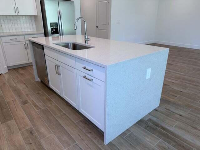 Building Photo - 6560 SE Pk Trce Dr