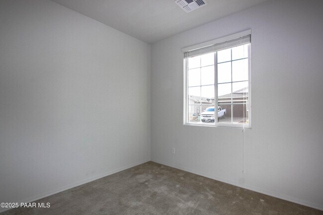 Building Photo - 1356 Warbler Wy