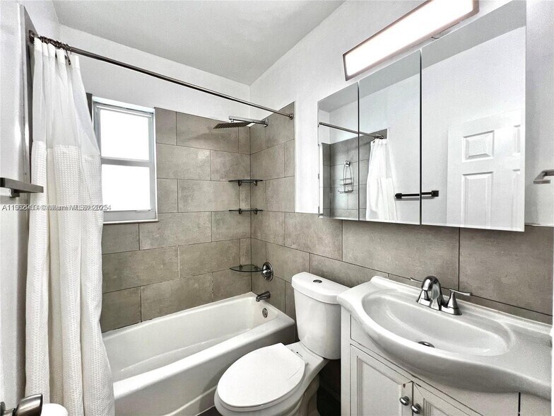 Building Photo - 5924 SW 41st St