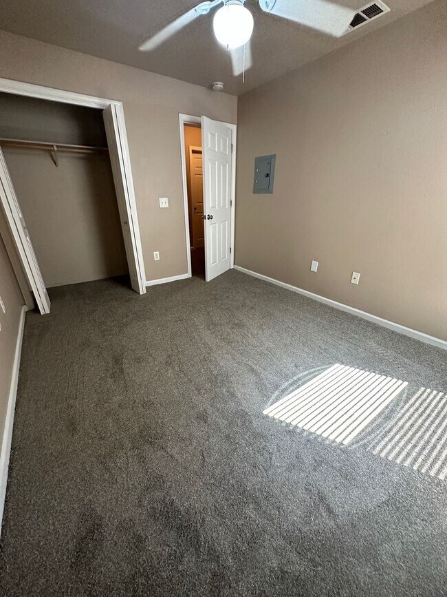 Building Photo - 1149 W 3rd St