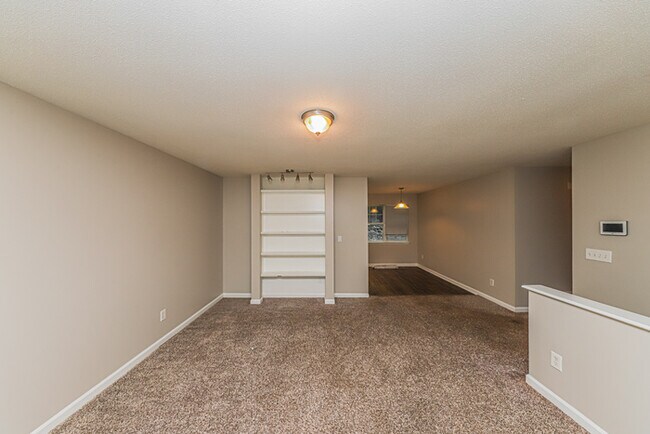 Building Photo - Fantastic 3bd/2ba home! Let yourself in!