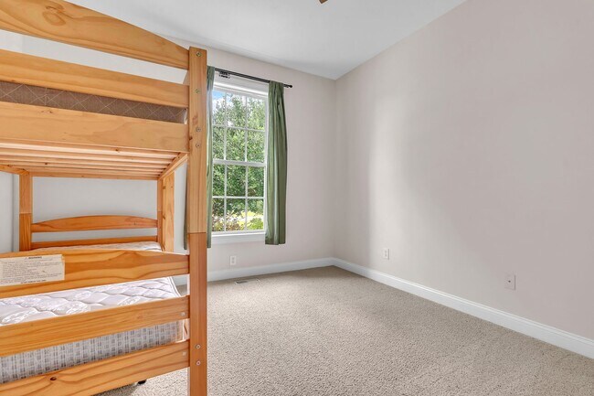 Building Photo - 210 Raven Ridge Ct