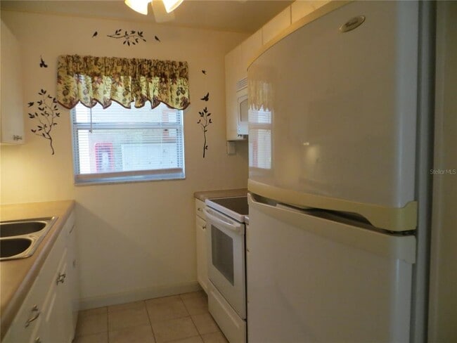 Building Photo - 2750 E Bay Dr