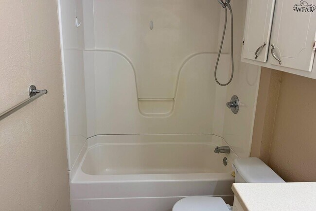 Building Photo - 1901 Wenonah Ave