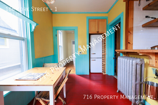 Building Photo - Adorable 2 Bedroom Plus Office for Rent!