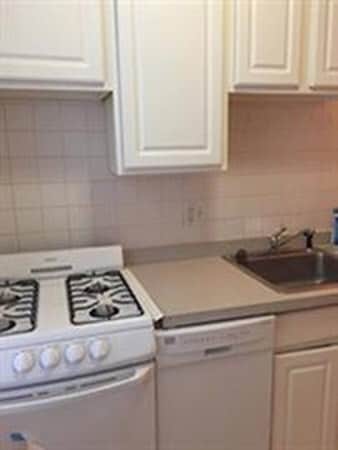 Building Photo - 51 Park Dr