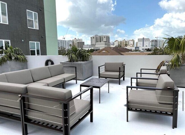 Building Photo - 1659 2nd St