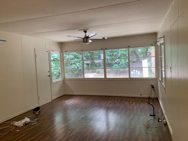 Building Photo - Waikiki Area - 3 bedrooms, 1 bath house - ...