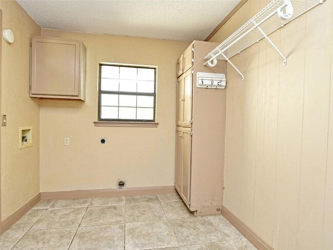 Building Photo - 328 Fawnridge St