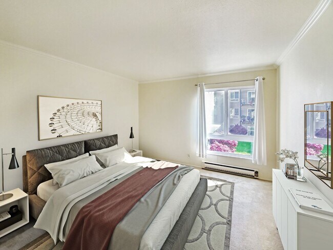Building Photo - Southern Facing  1bd/ 1 bth apartment!