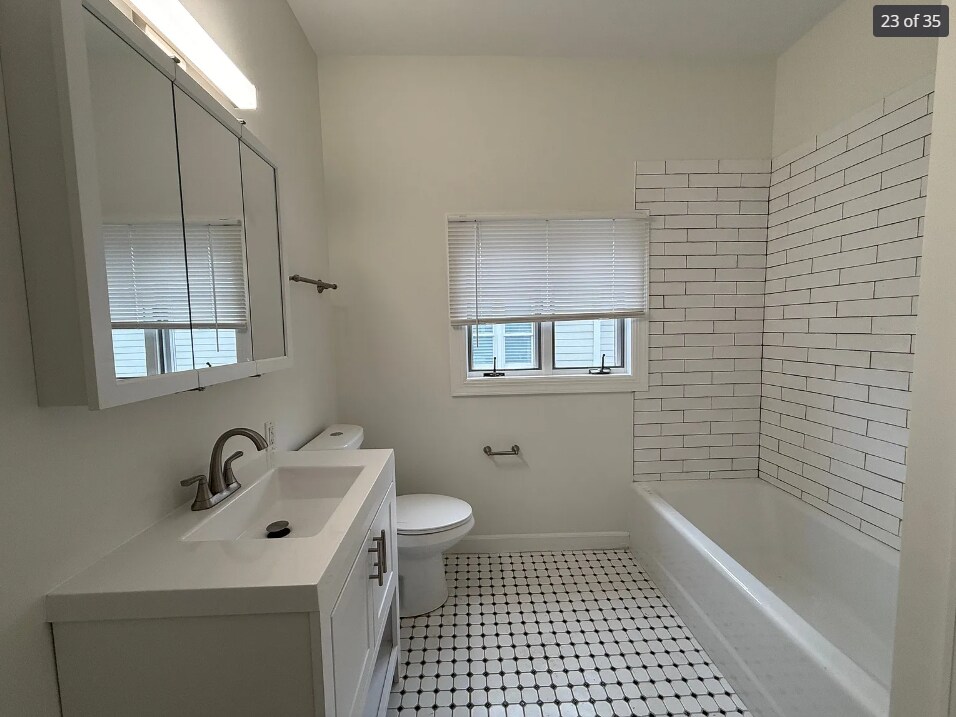 Building Photo - 3706 N Wilton Ave