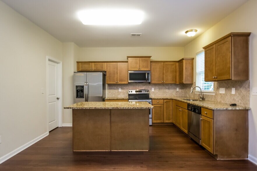 Building Photo - 430 Darbys Run Ct