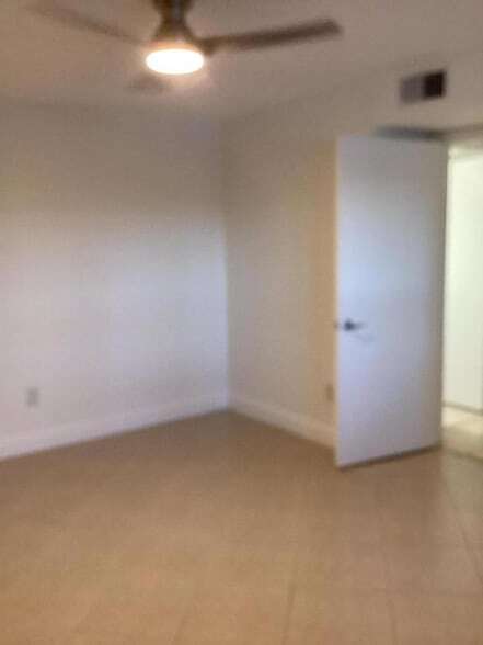 Building Photo - 1215 Crystal Way