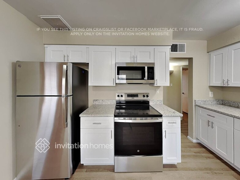 Building Photo - 1816 S Parkside Dr