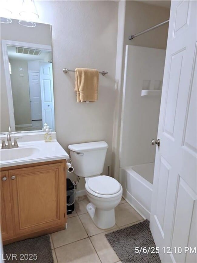 Building Photo - RESORT STYLE LIVING IN SOUTHWEST GATED COM...