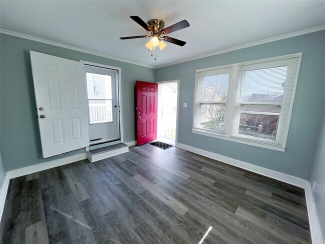 Building Photo - 4109 1/2 Ave S