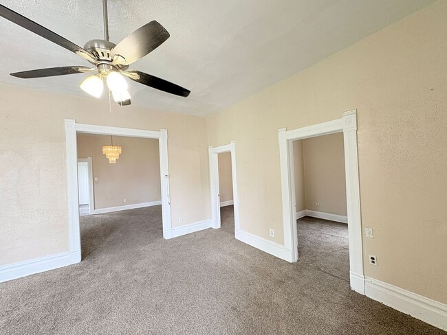 Building Photo - 837 Avondale Ave