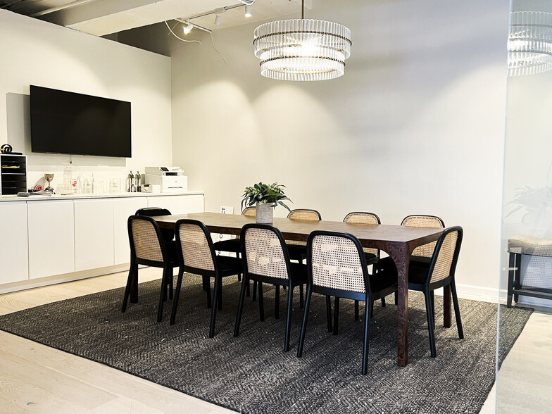 Building Photo - 1113 W Armitage Ave