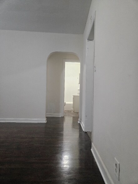 Building Photo - 123 N Walnut St