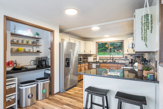 Building Photo - 5504 NE 190th St