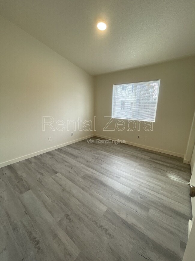 Building Photo - 6702 SE 80th Ave