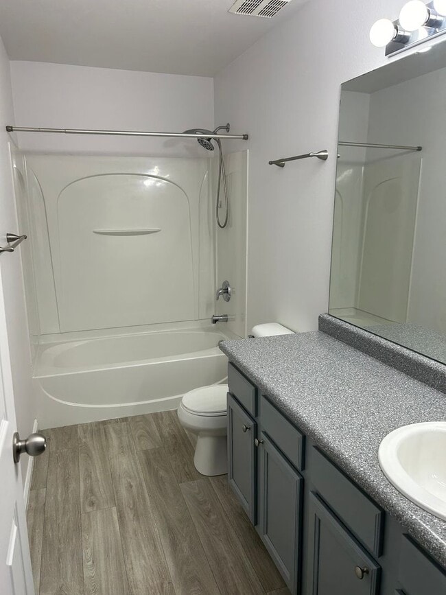 Building Photo - Impressive Remodeled 2 Bed 2 Bath Townhome