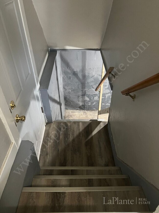 Building Photo - Bright Newly renovated Home in a Quiet Wes...