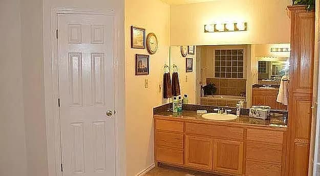 Building Photo - 123 La Paloma Dr