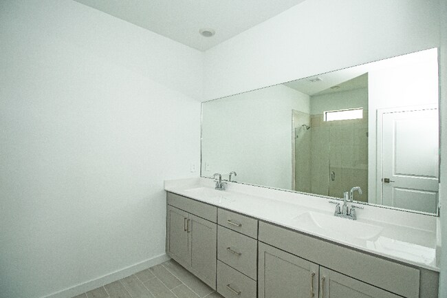 Building Photo - 5729 SE Sky Blue Cir