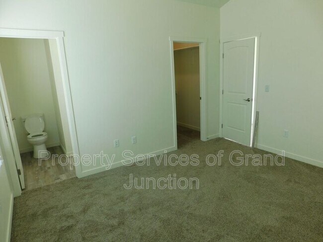 Building Photo - 2354 Zion Cyn Ave