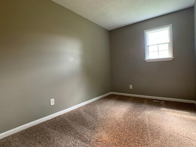 Building Photo - Cute Ranch in Lawrence with a Deck!