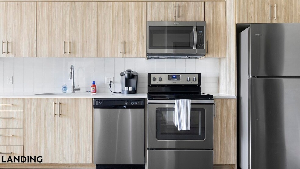 Building Photo - 1850 NW Front Ave