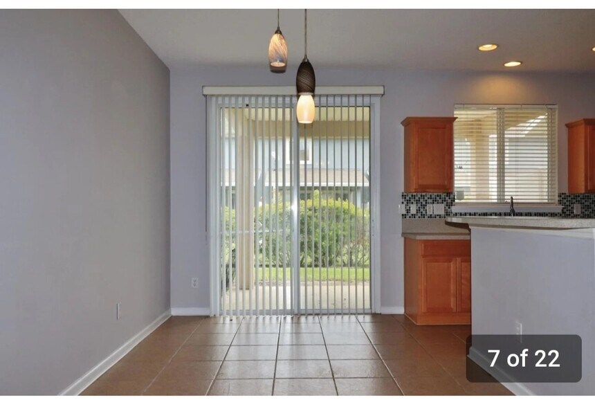Building Photo - 2369 Sunset Bluff Dr