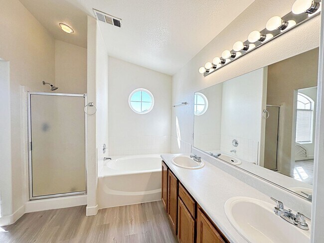 Building Photo - 4 BEDROOM WITH LOFT IN CUL DE SAC IN LONE MOUNTAIN