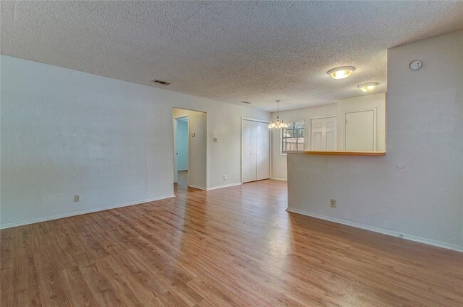 Building Photo - 400 Hedgewood Dr