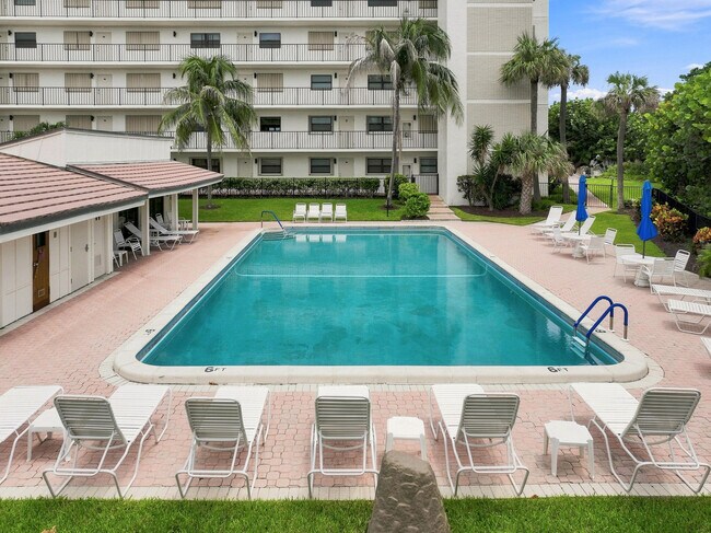 Building Photo - 10310 S Ocean Dr
