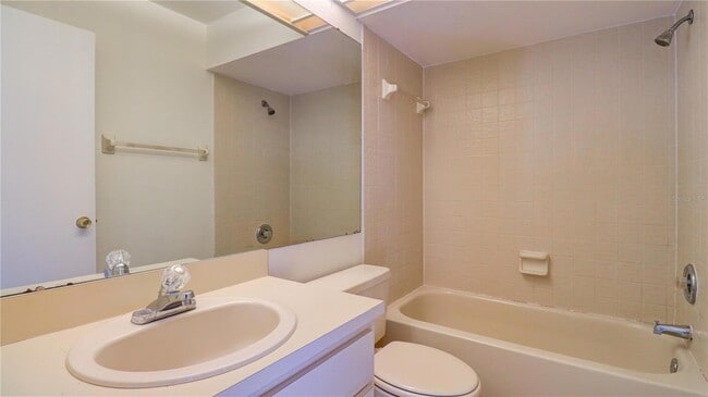 Building Photo - 15206 W Pond Woods Dr