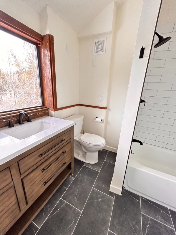 Building Photo - 136 E Sumac Dr