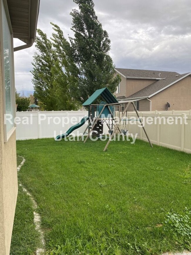 Building Photo - 1769 S 700 W